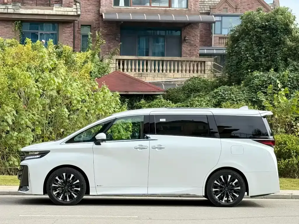 Toyota Vellfire — фото 3