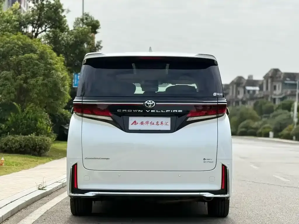 Toyota Vellfire — фото 4