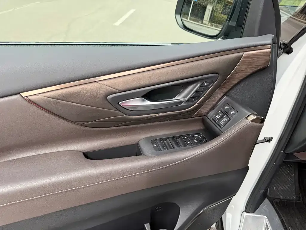 Toyota Vellfire — фото 6