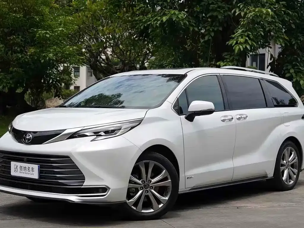 Toyota Sienna — фото 1