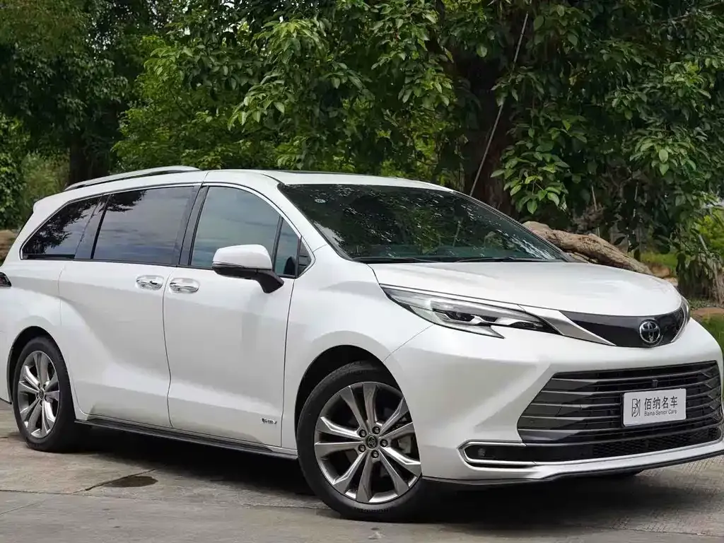 Toyota Sienna — фото 4