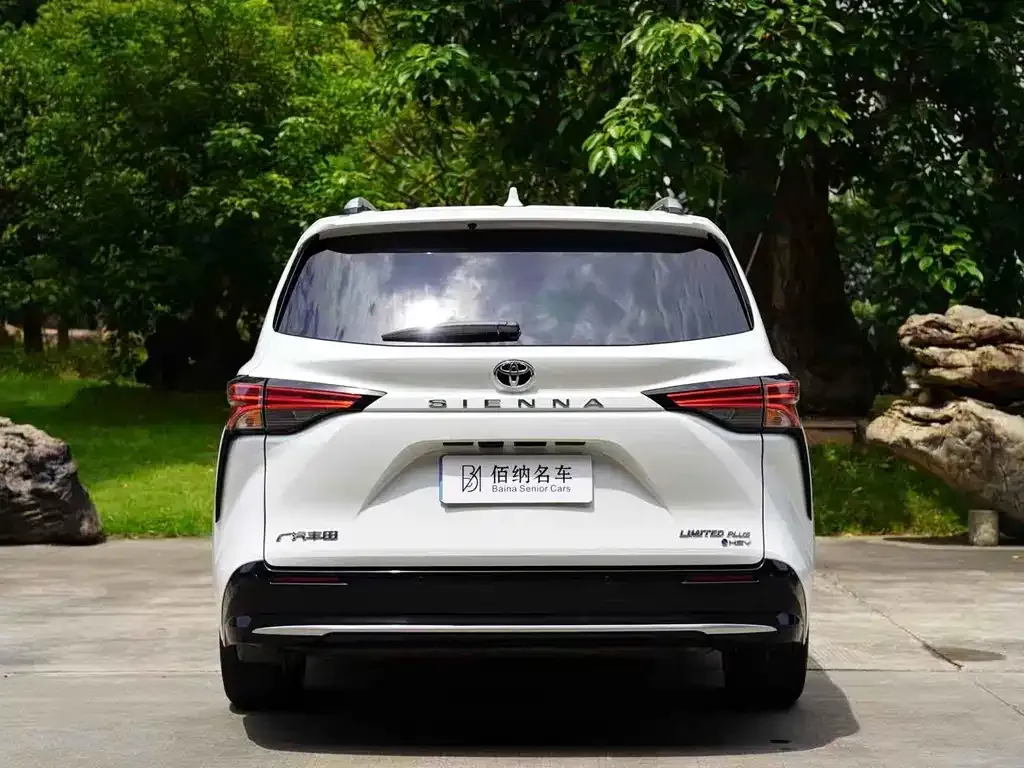 Toyota Sienna — фото 9