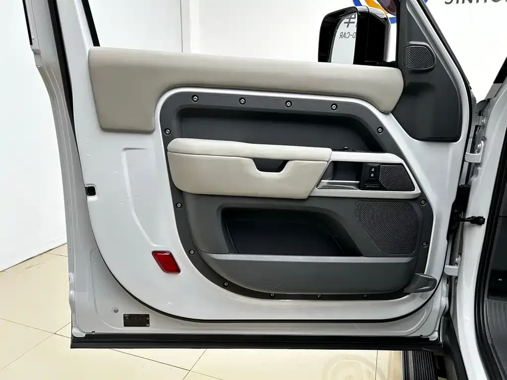 Land Rover Defender — фото 4