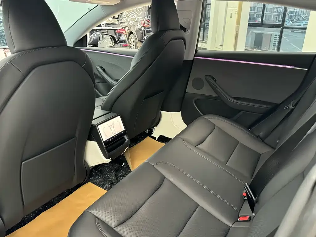 Tesla Model 3 — фото 10