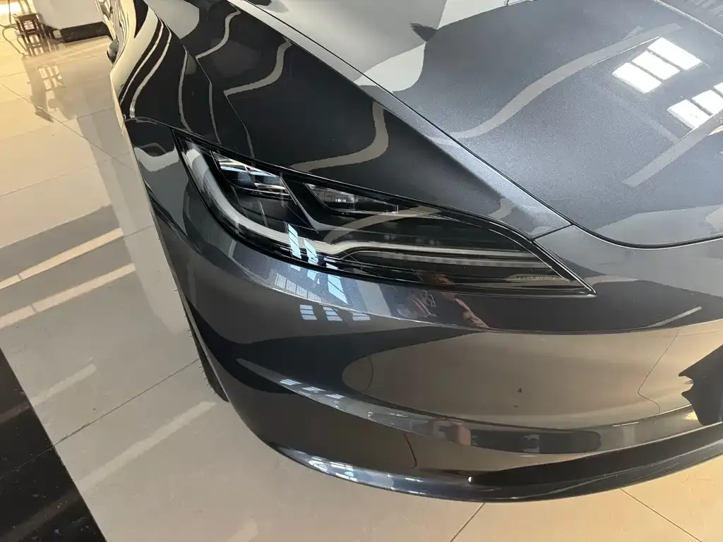 Tesla Model 3 — фото 4