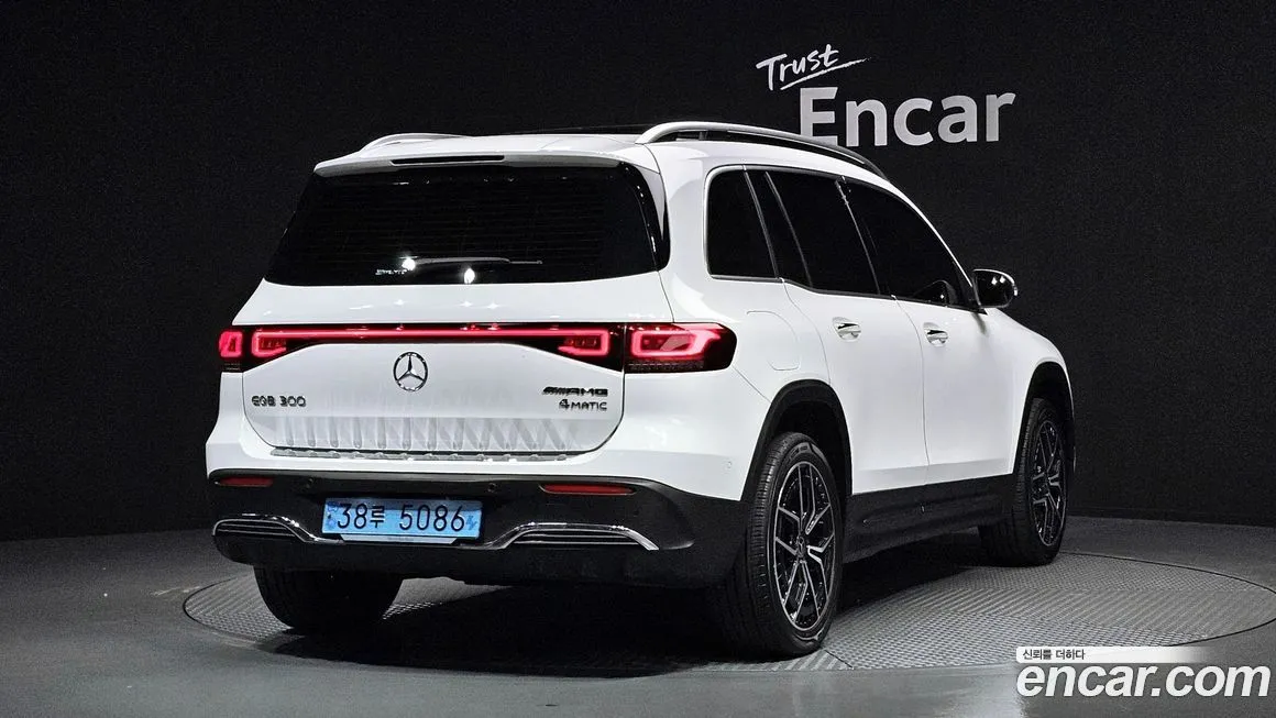 Mercedes-Benz EQB — фото 2