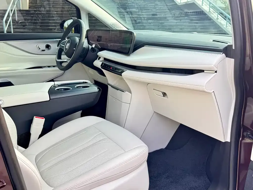 Buick GL8 Hybrid — фото 9