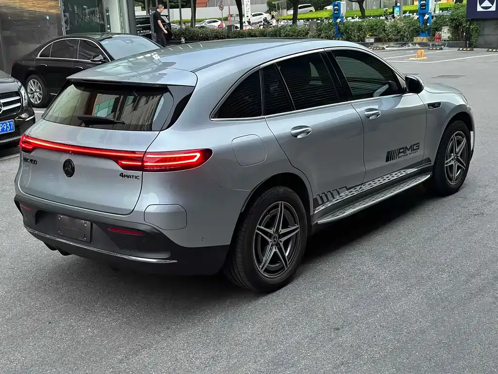 Mercedes-Benz EQC — фото 6