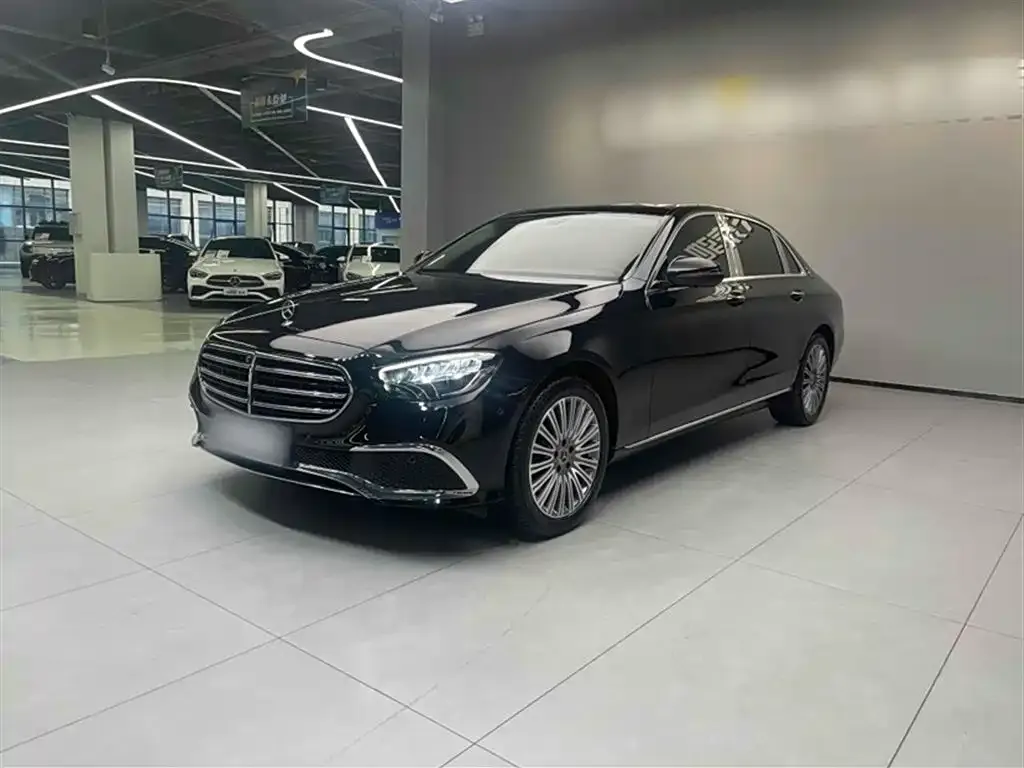 Mercedes-Benz E-Class — фото 1