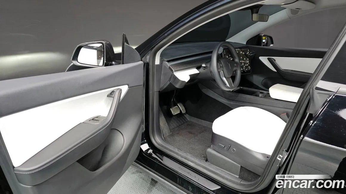 Tesla Model Y — фото 10