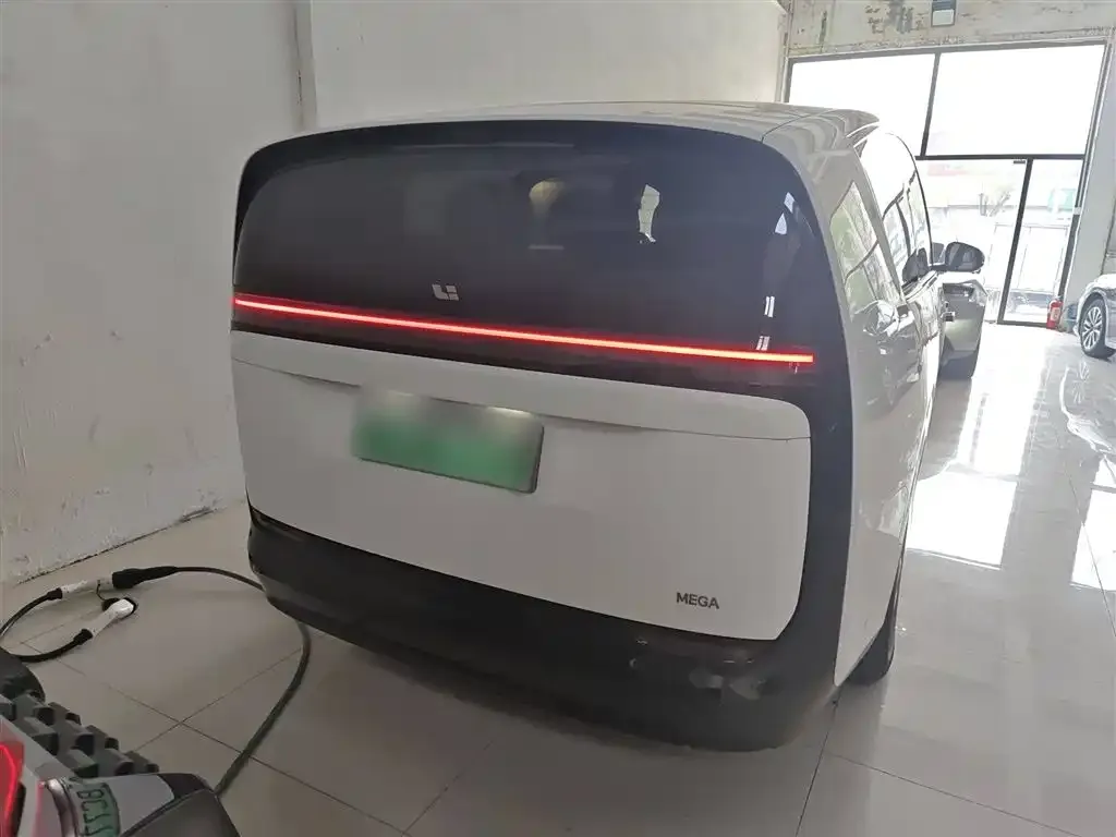 Li Auto MEGA — фото 6