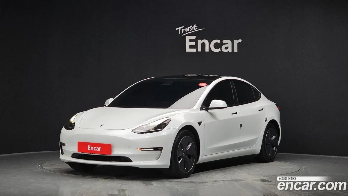 Tesla Model 3 — фото 1