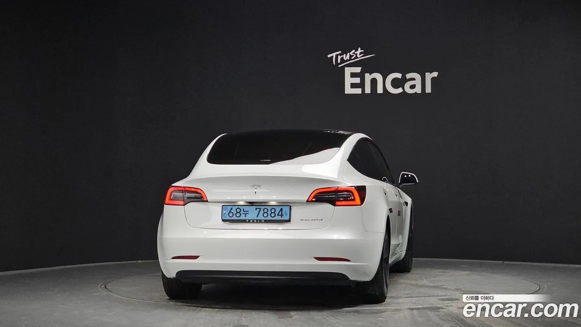 Tesla Model 3 — фото 4