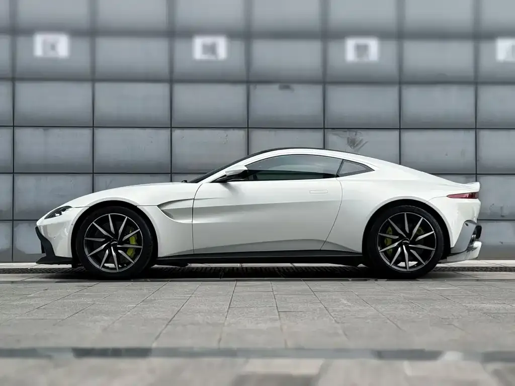 Aston Martin V8 Vantage — фото 9