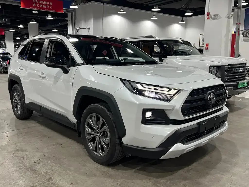Toyota RAV4 — фото 3