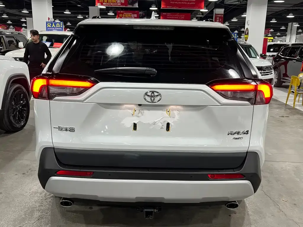 Toyota RAV4 — фото 4