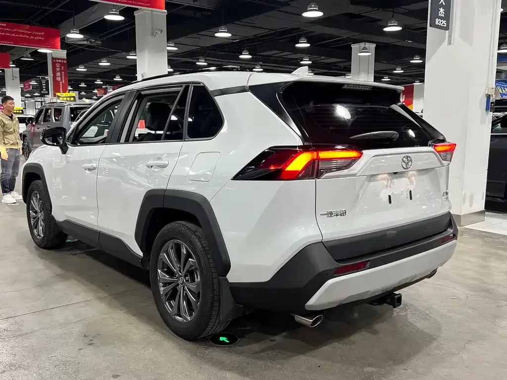 Toyota RAV4 — фото 6