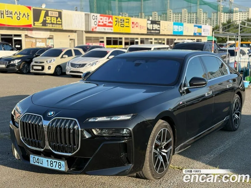 BMW i7 — фото 1