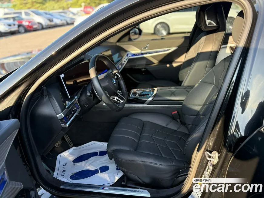 BMW i7 — фото 10
