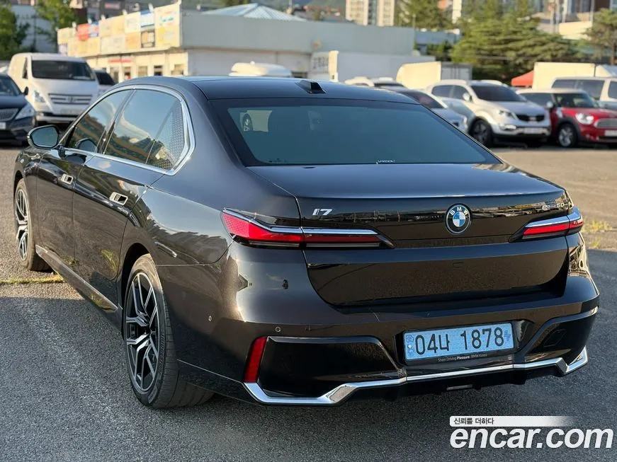 BMW i7 — фото 2