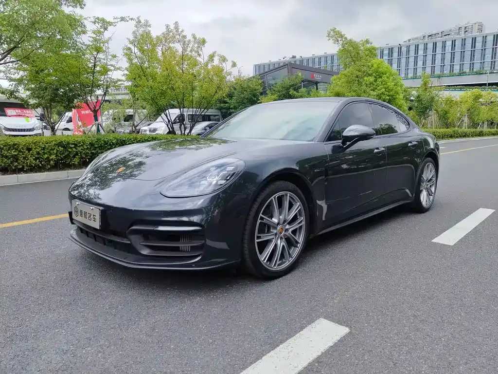 Porsche Panamera — фото 1