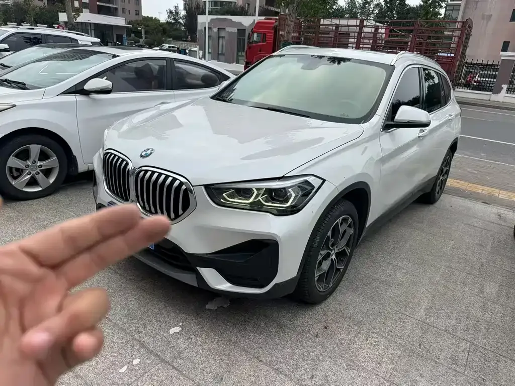BMW X1 — фото 1