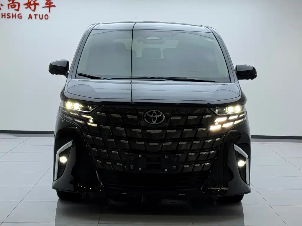 Toyota Alphard — фото 2