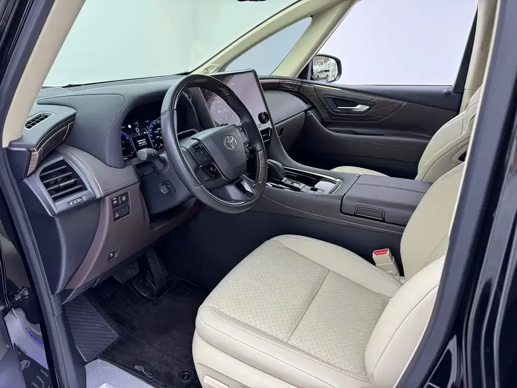 Toyota Alphard — фото 4