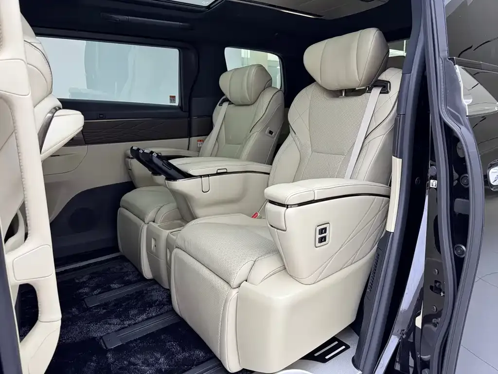 Toyota Alphard — фото 5