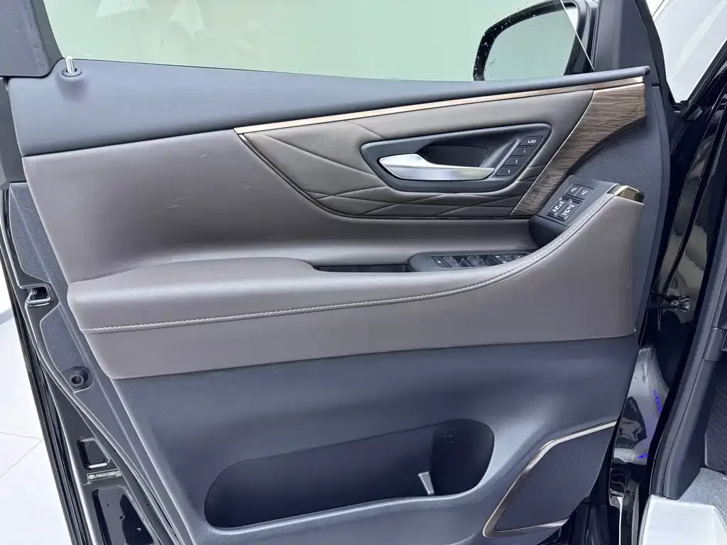 Toyota Alphard — фото 6