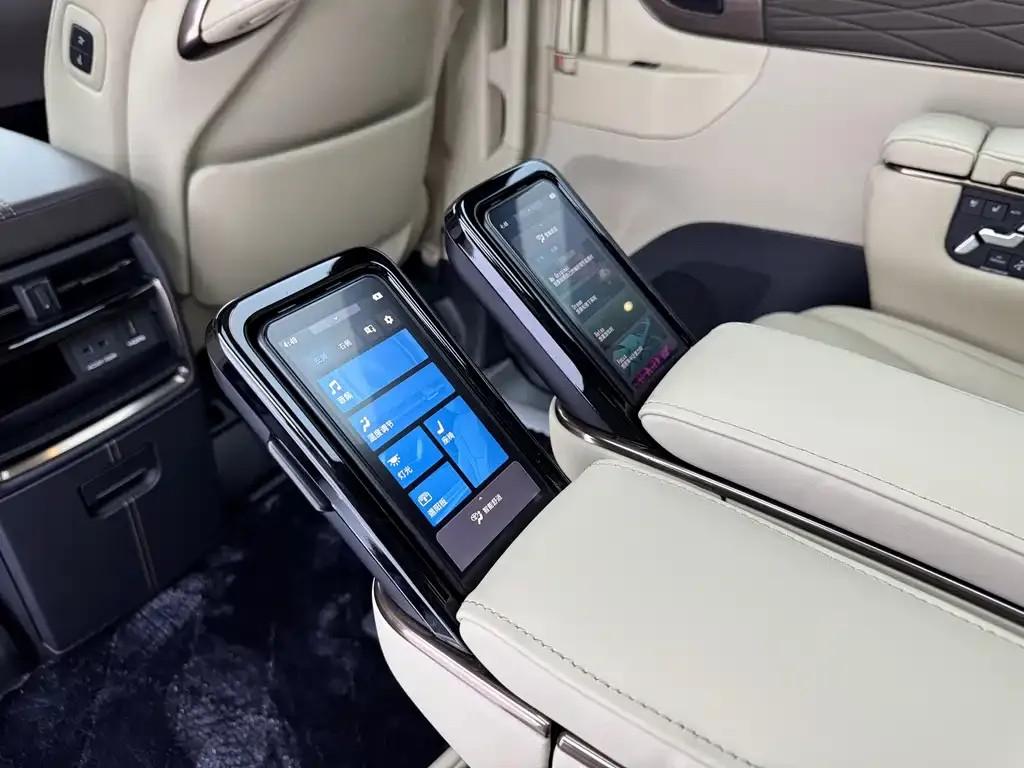 Toyota Alphard — фото 9