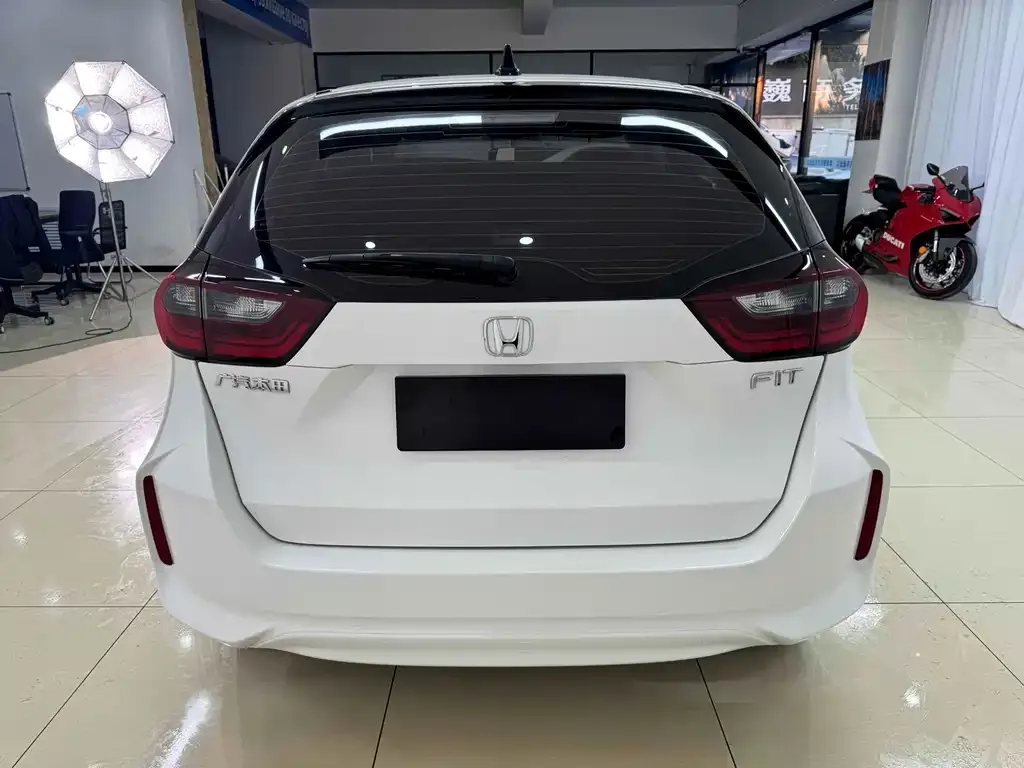 Honda Fit — фото 5