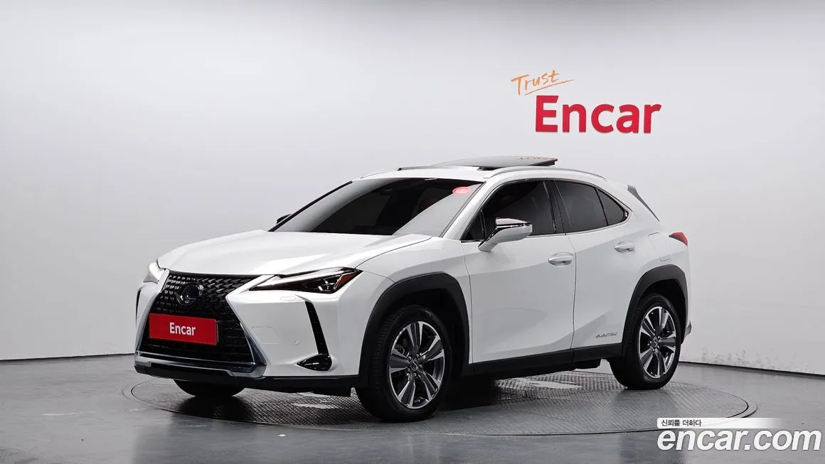 Lexus UX — фото 1