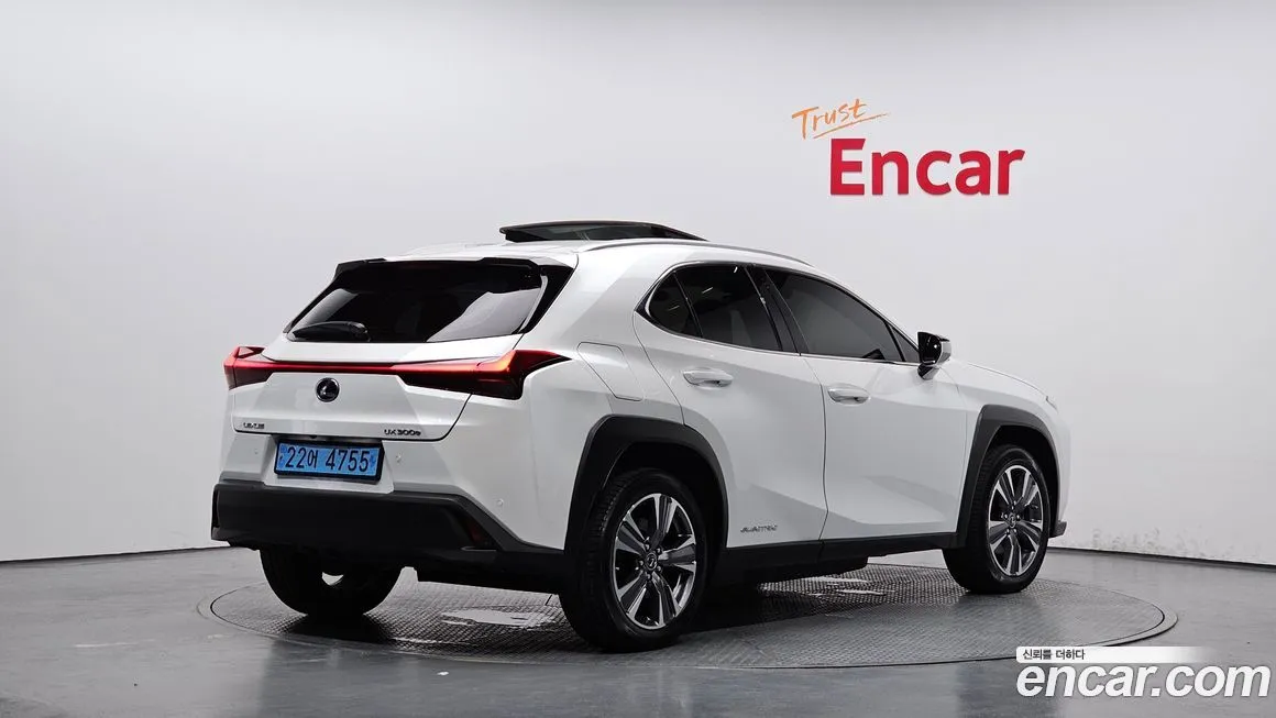 Lexus UX — фото 2
