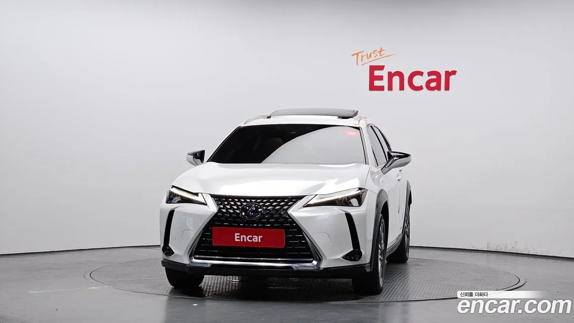 Lexus UX — фото 3