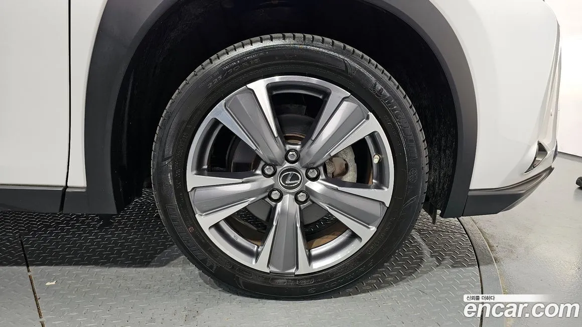 Lexus UX — фото 5
