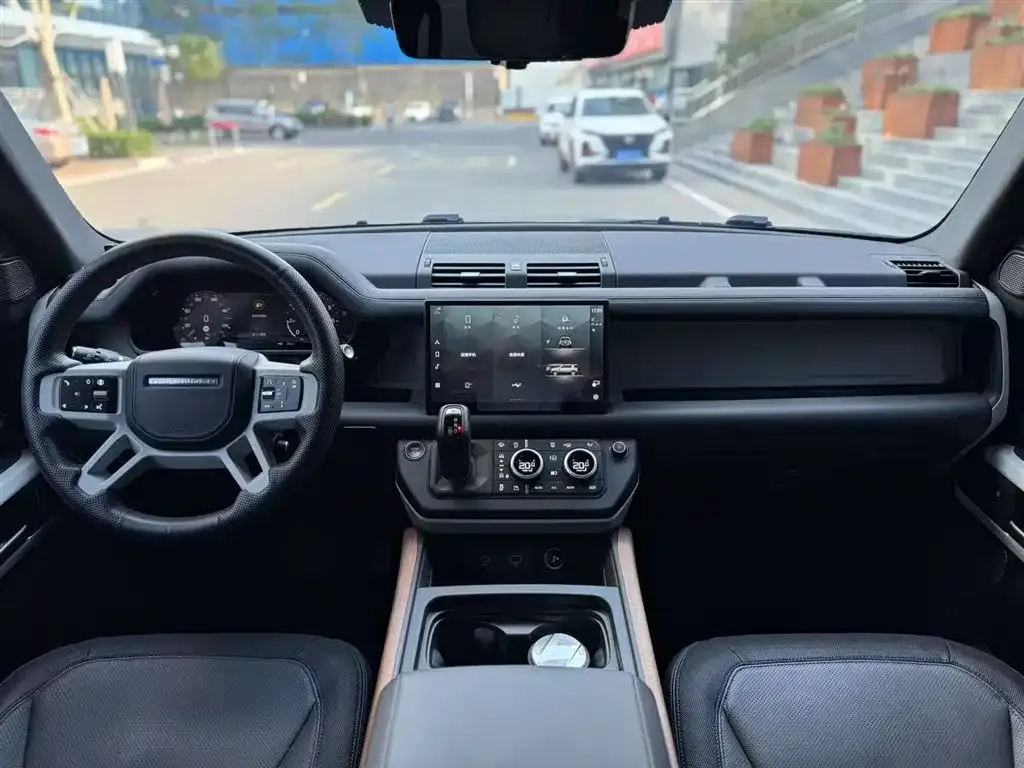 Land Rover Defender — фото 10