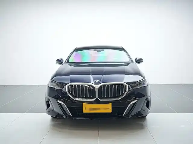 BMW 5 Series — фото 1