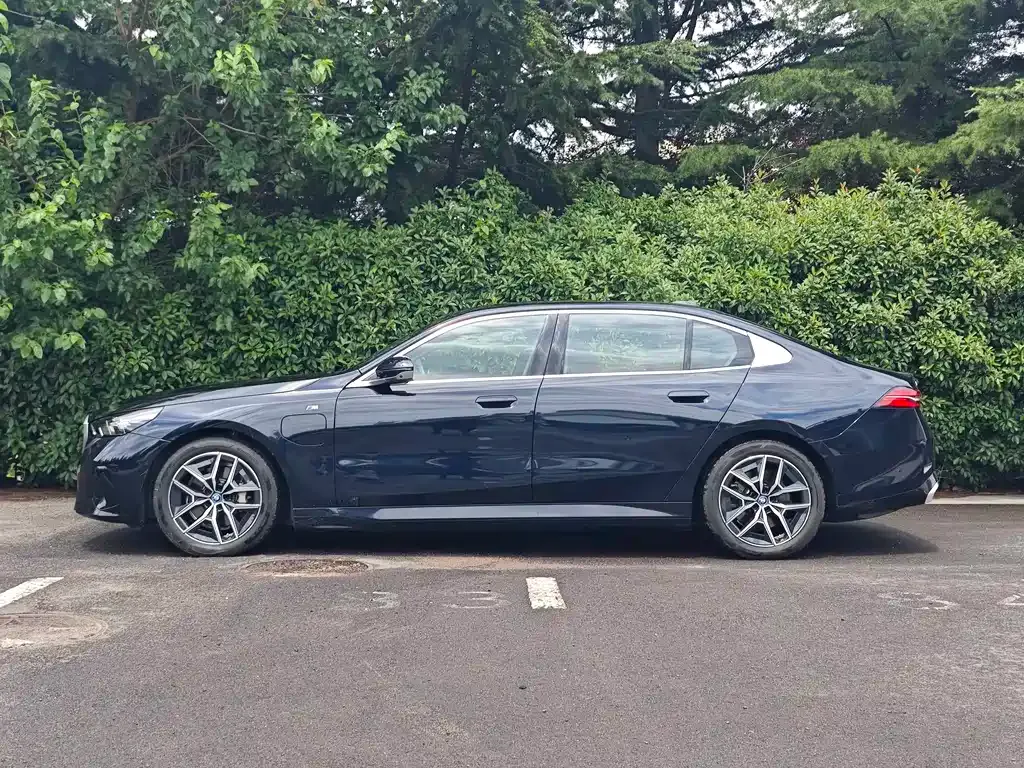 BMW i5 — фото 3