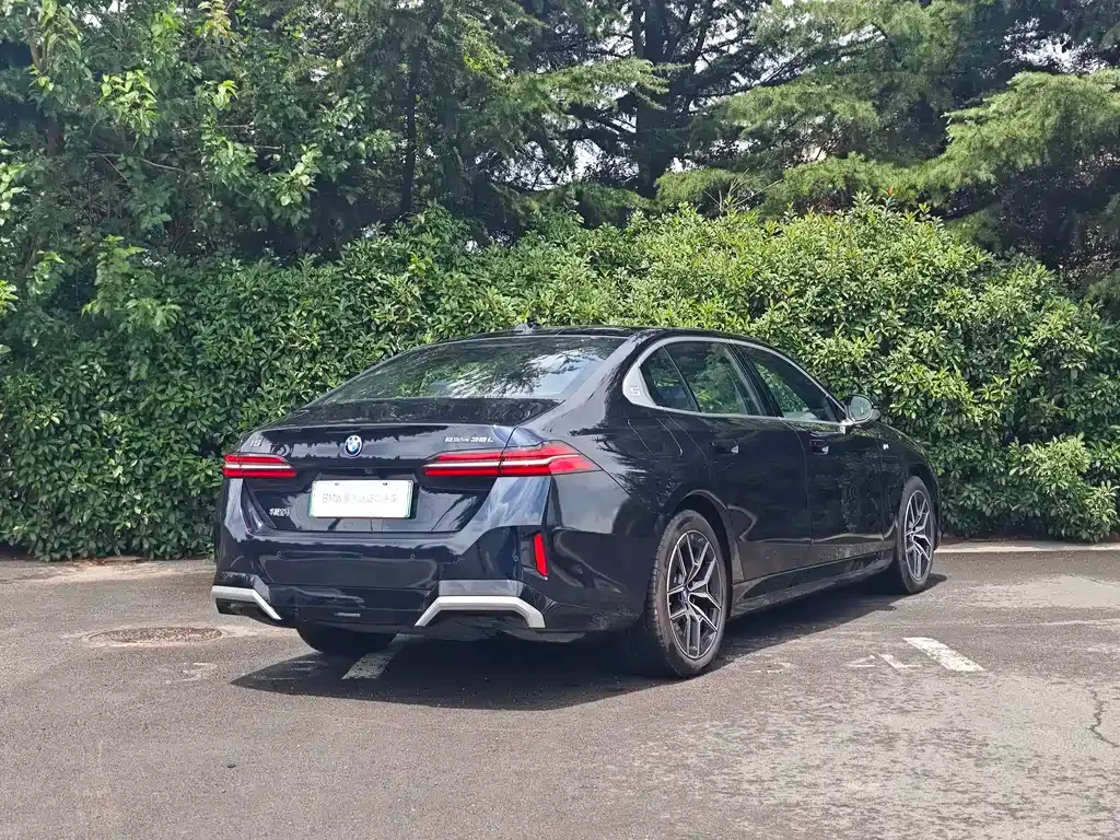 BMW i5 — фото 4
