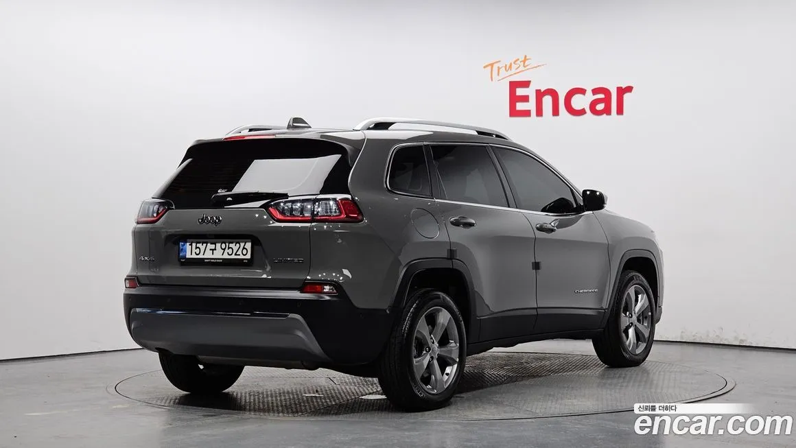 Jeep Cherokee — фото 2