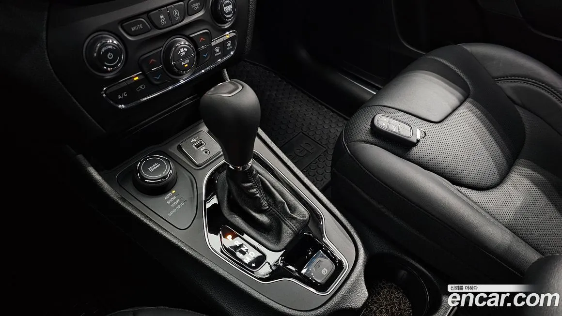 Jeep Cherokee — фото 9