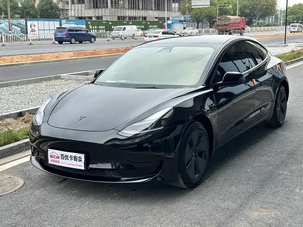 Tesla Model 3 — фото 1