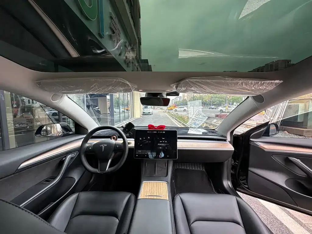 Tesla Model 3 — фото 10