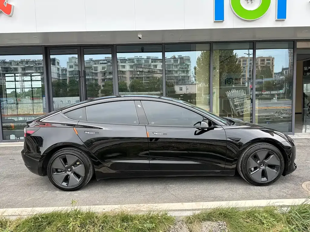 Tesla Model 3 — фото 3