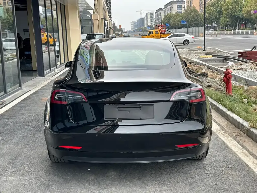 Tesla Model 3 — фото 4
