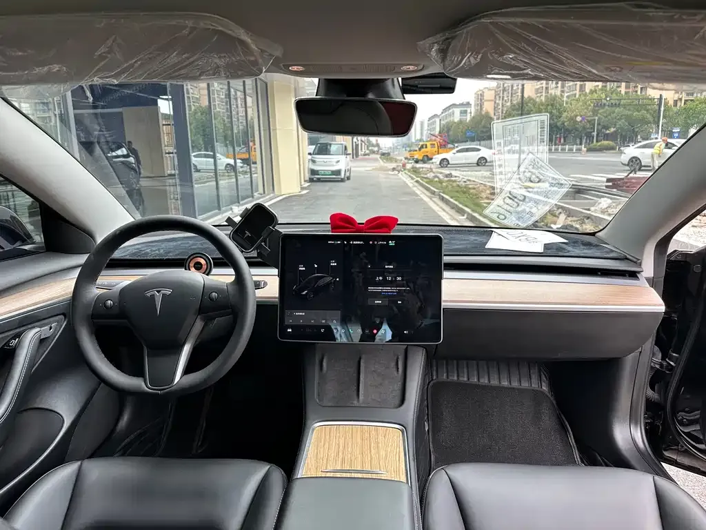 Tesla Model 3 — фото 7