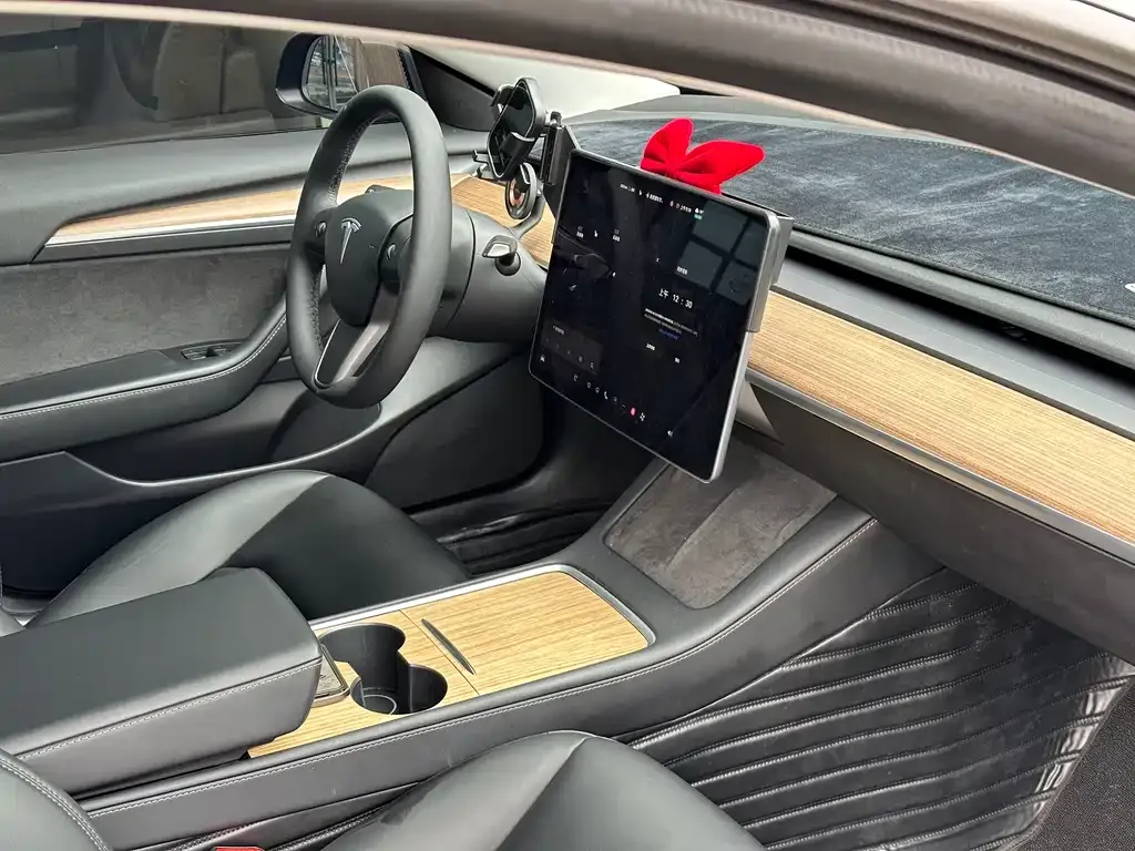 Tesla Model 3 — фото 9