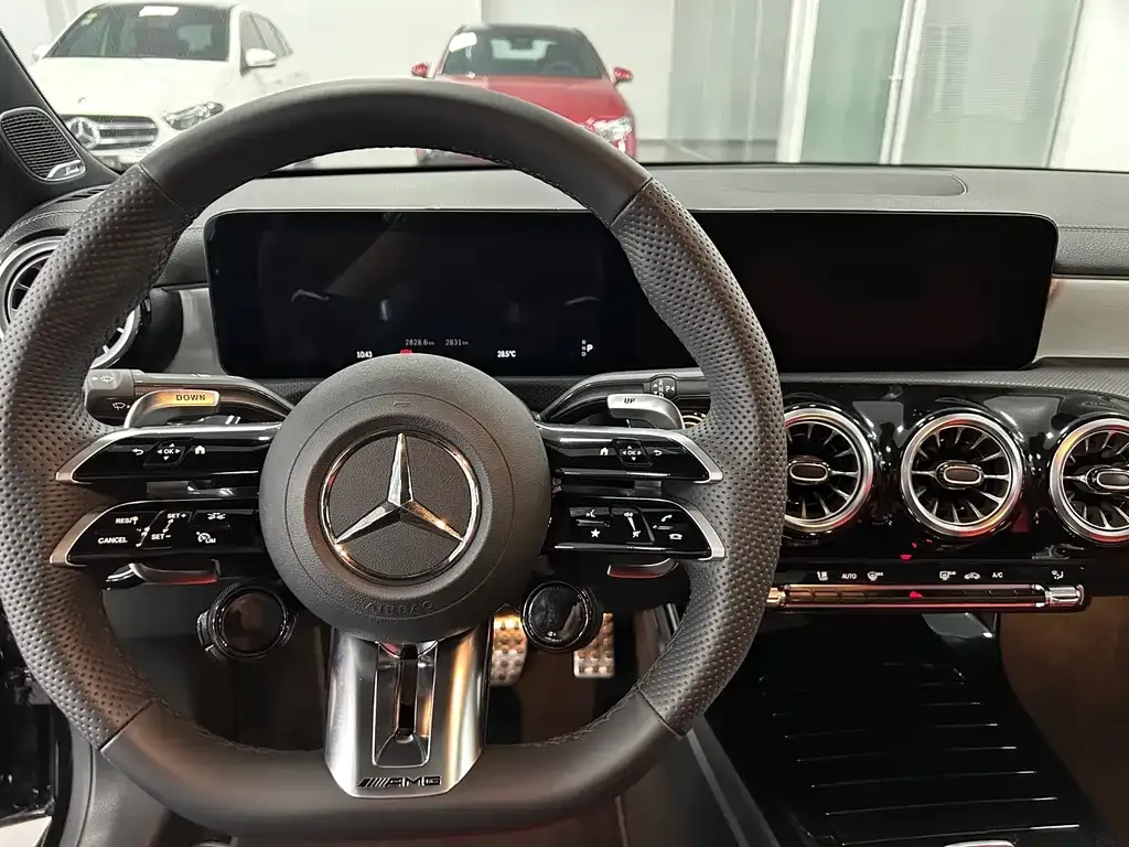 Mercedes-Benz CLA AMG — фото 6