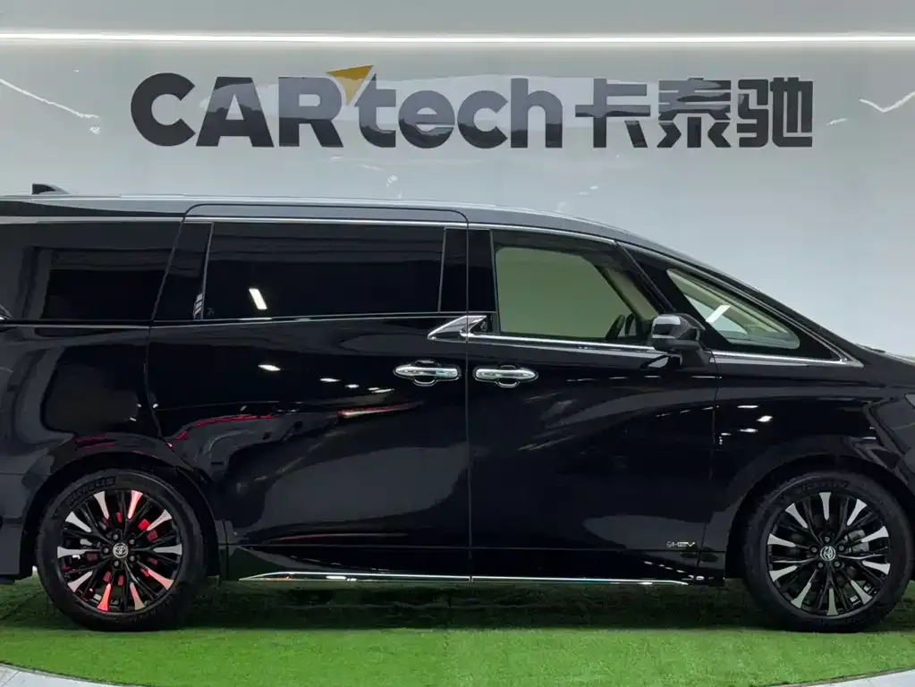 Toyota Alphard — фото 4